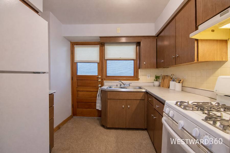 Apartment for rent at 14132 Highlawn Ave #2, Riverdale, IL 60827