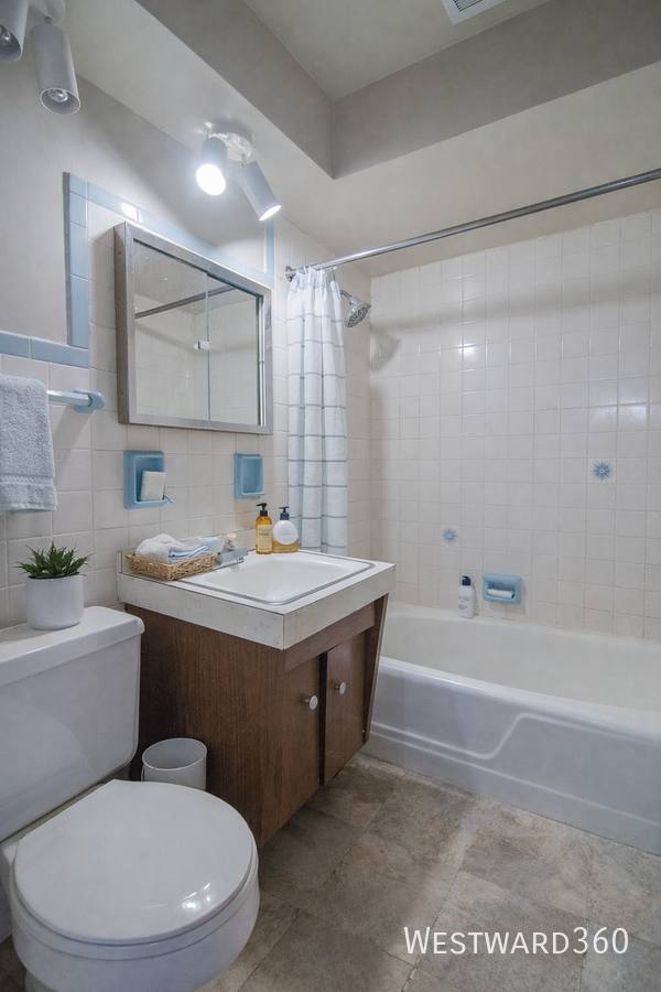 Apartment for rent at 14132 Highlawn Ave #2, Riverdale, IL 60827