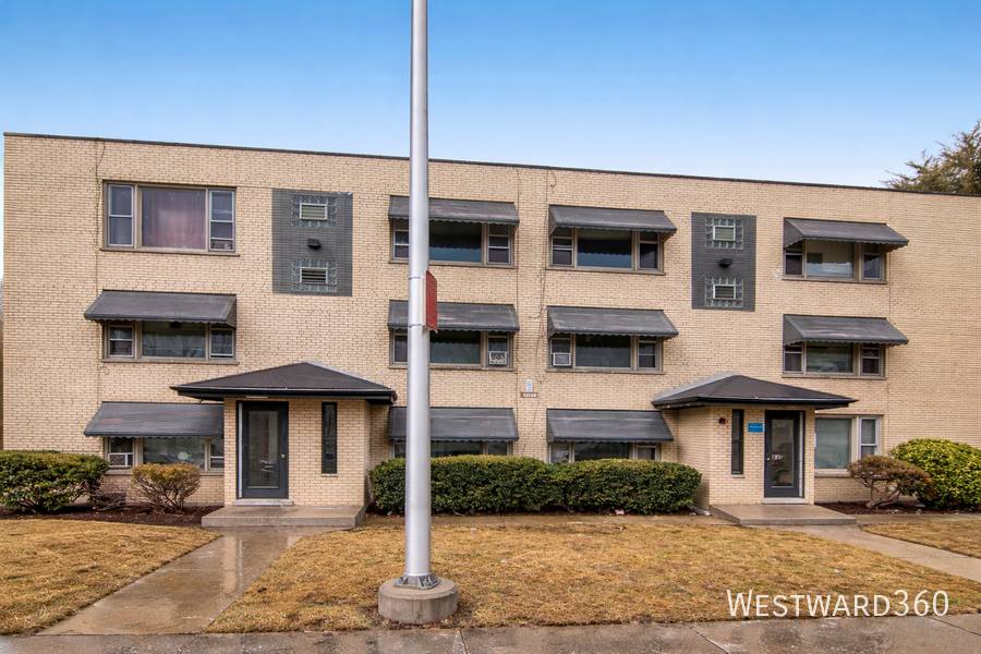 Apartment for rent at 14132 Highlawn Ave #2, Riverdale, IL 60827