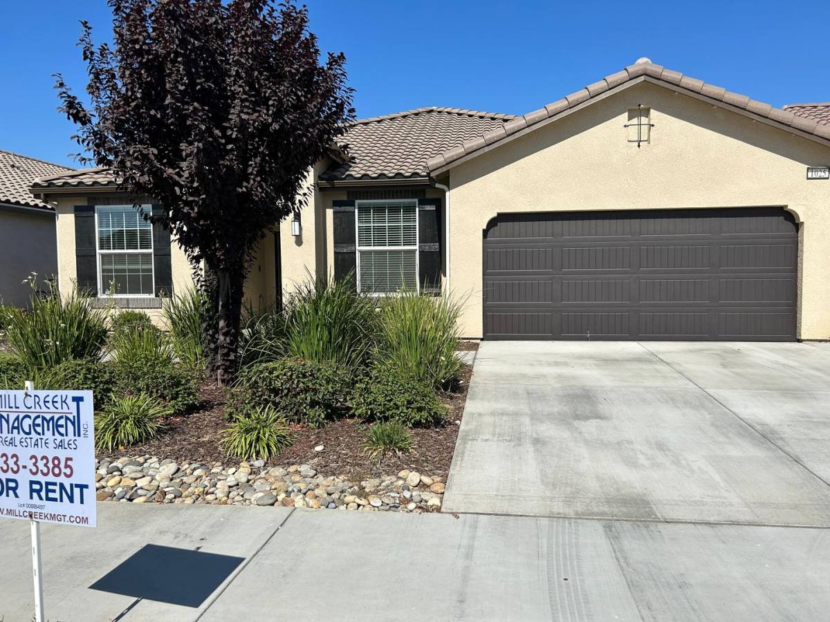 House for rent at 1025 S Crumal St, Visalia, CA 93292