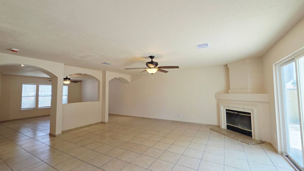House for rent at 402 Empresario Dr, San Antonio, TX 78253