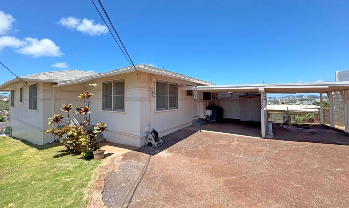 House for rent at 1220 Center St, Honolulu, HI 96816