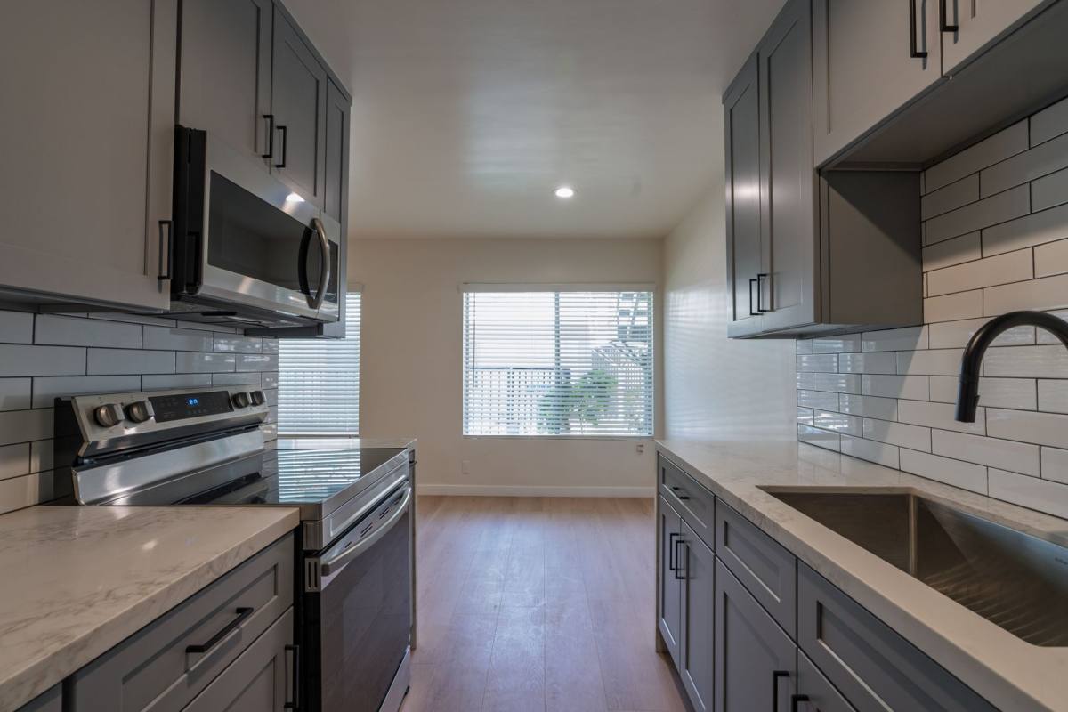 Apartment for rent at 3525 Jasmine Ave, Los Angeles, CA 90034