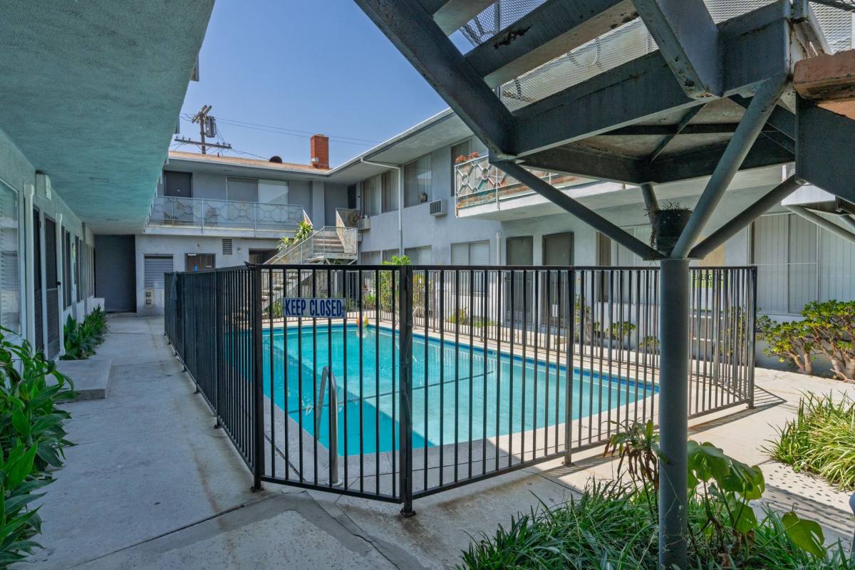 Apartment for rent at 3525 Jasmine Ave, Los Angeles, CA 90034