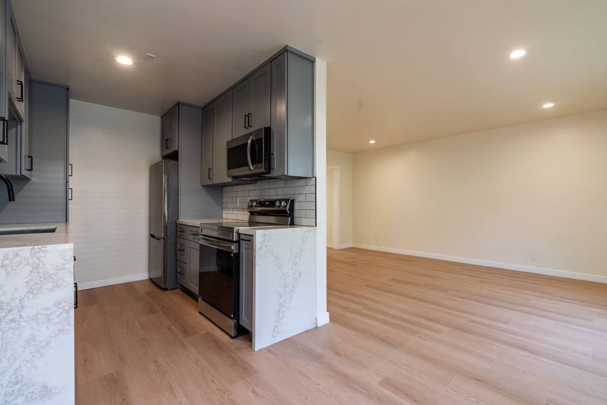 Apartment for rent at 3525 Jasmine Ave, Los Angeles, CA 90034