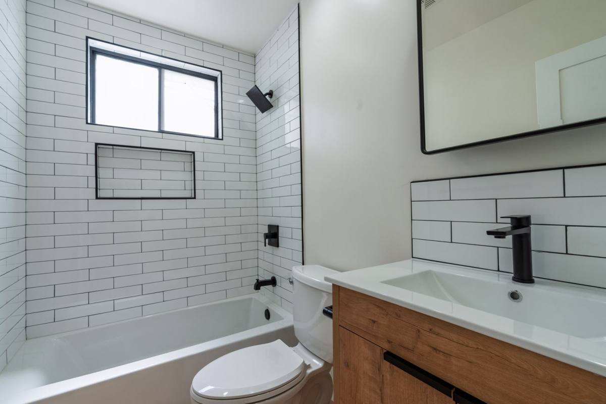 Apartment for rent at 3525 Jasmine Ave, Los Angeles, CA 90034
