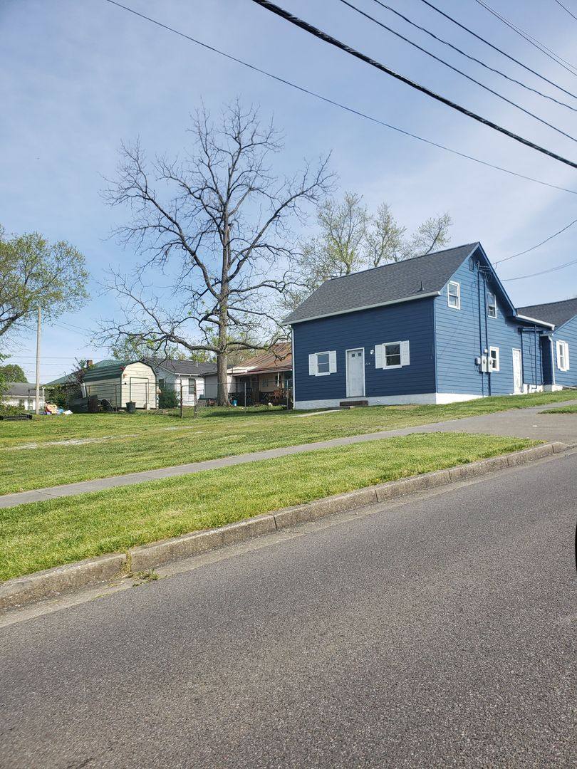 Townhouse for rent at 224 Lamont St, Johnson City, TN 37601