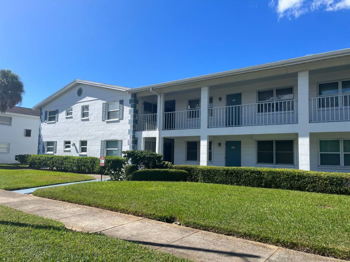 Apartment for rent at 3160 36th St N, Saint Petersburg, FL 33713