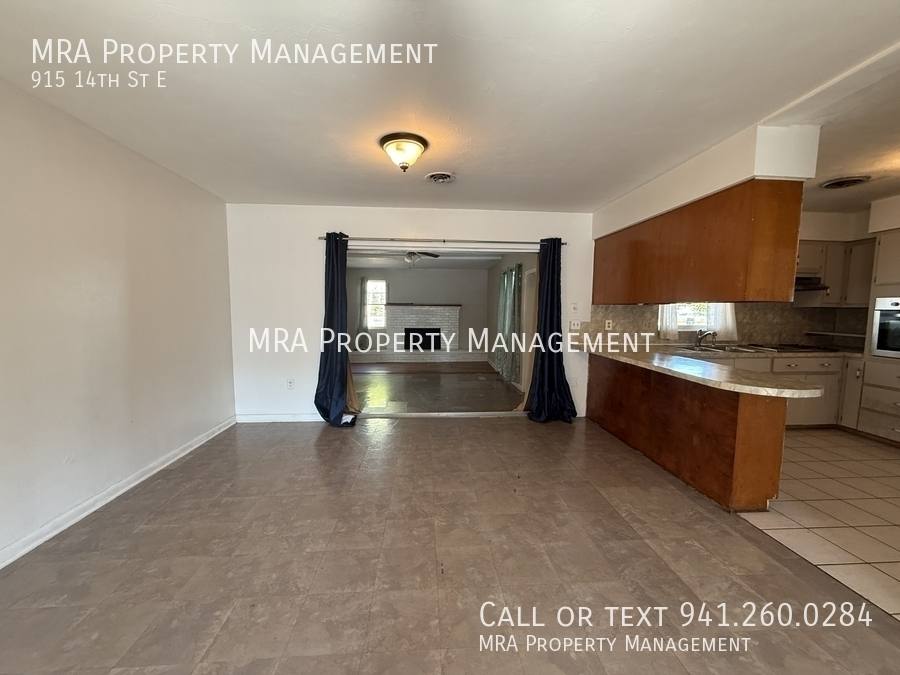 House for rent at 915 14th St E, Bradenton, FL 34208