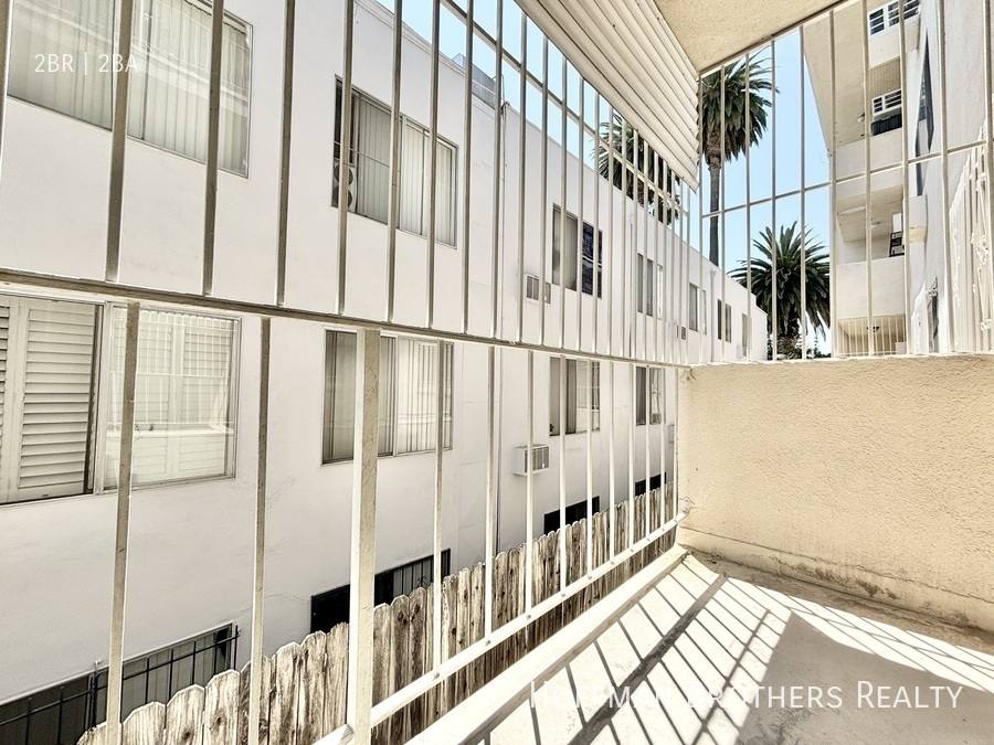 Apartment for rent at 1786 N Sycamore Ave #111, Los Angeles, CA 90028