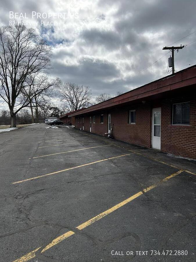 Apartment for rent at 82 Harvey Place, Ypsilanti, MI 48198