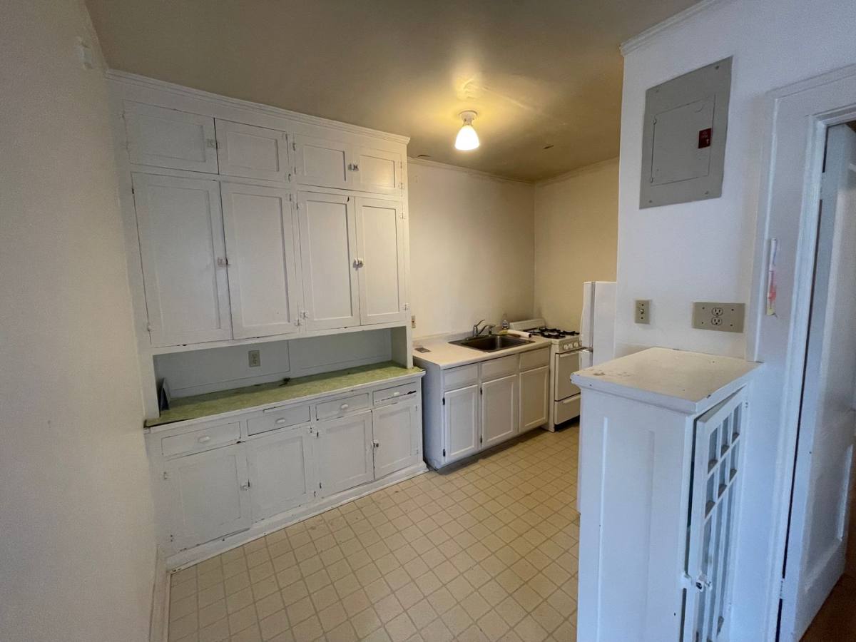 Apartment for rent at 2166 Grand Ave, Saint Paul, MN 55105