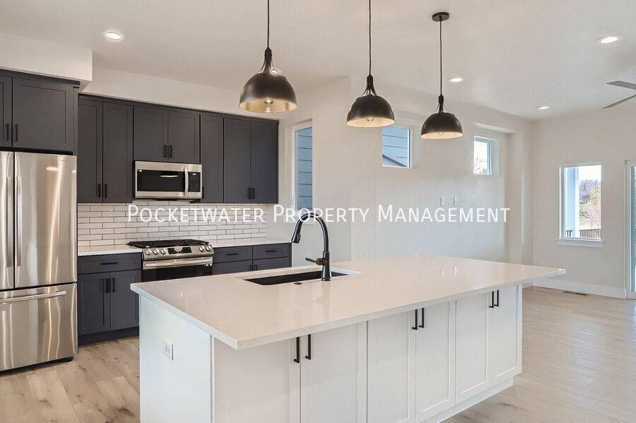 Townhouse for rent at 1343 Baker St, Longmont, CO 80501