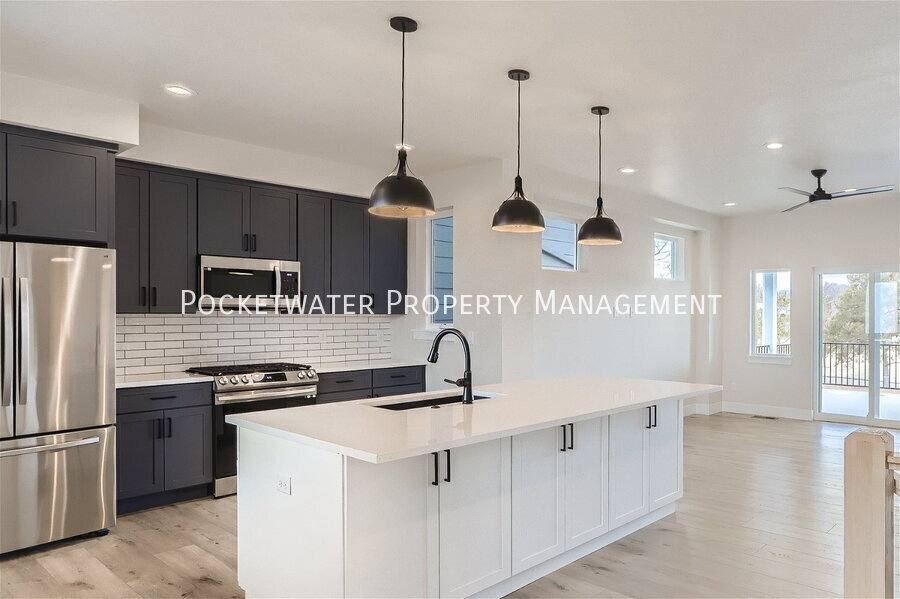 Townhouse for rent at 1343 Baker St, Longmont, CO 80501