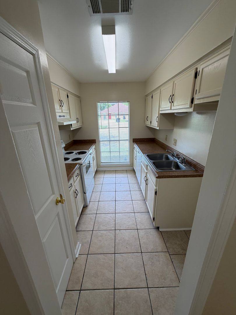 Apartment for rent at 8154 Jefferson Park, Baton Rouge, LA 70817