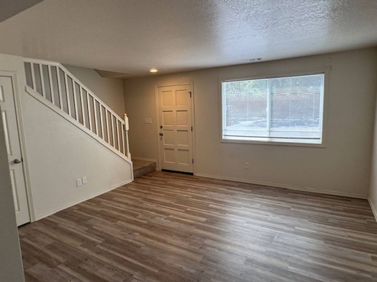 Townhouse for rent at 600 W First St #9, Phoenix, OR 97535