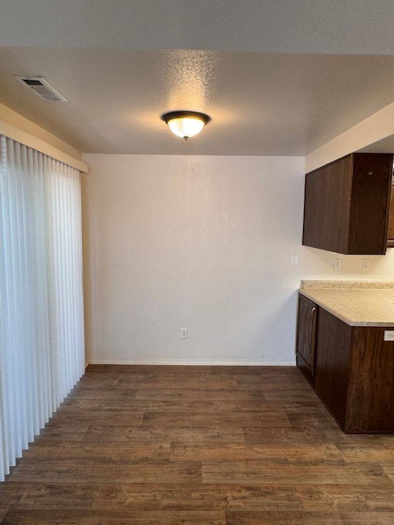 Townhouse for rent at 600 W First St #9, Phoenix, OR 97535