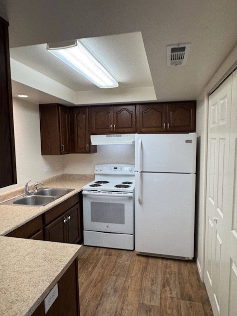 Townhouse for rent at 600 W First St #9, Phoenix, OR 97535