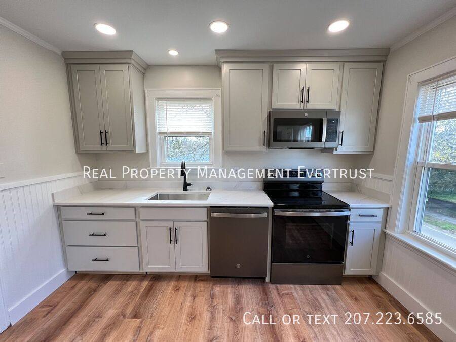 Apartment for rent at 249 Lincoln St #B, Saco, ME 04072