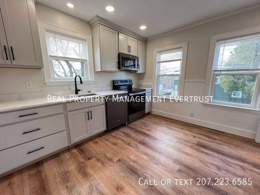 Apartment for rent at 249 Lincoln St #B, Saco, ME 04072