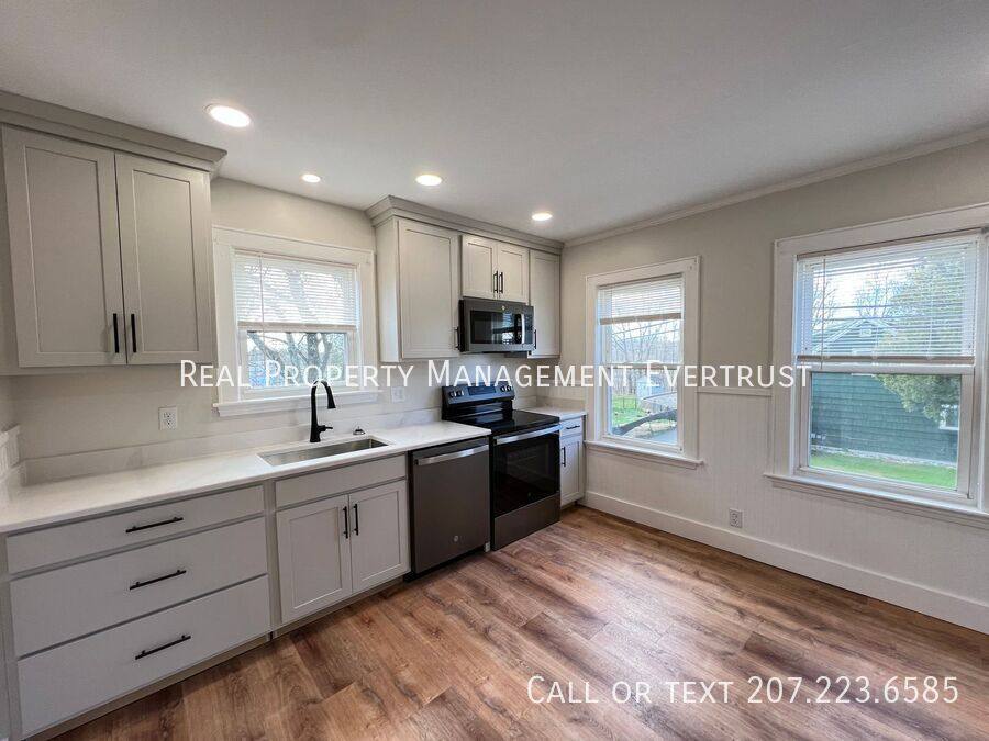 Apartment for rent at 249 Lincoln St #B, Saco, ME 04072