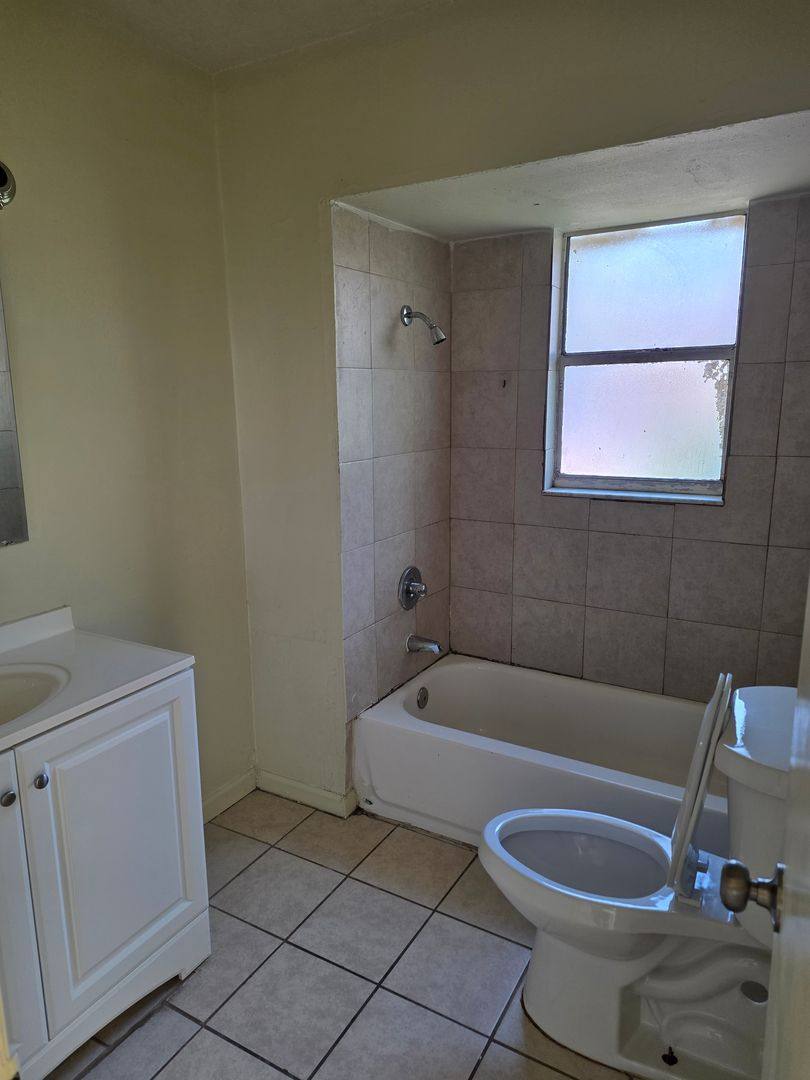 House for rent at 3808 11th St E, Bradenton, FL 34203