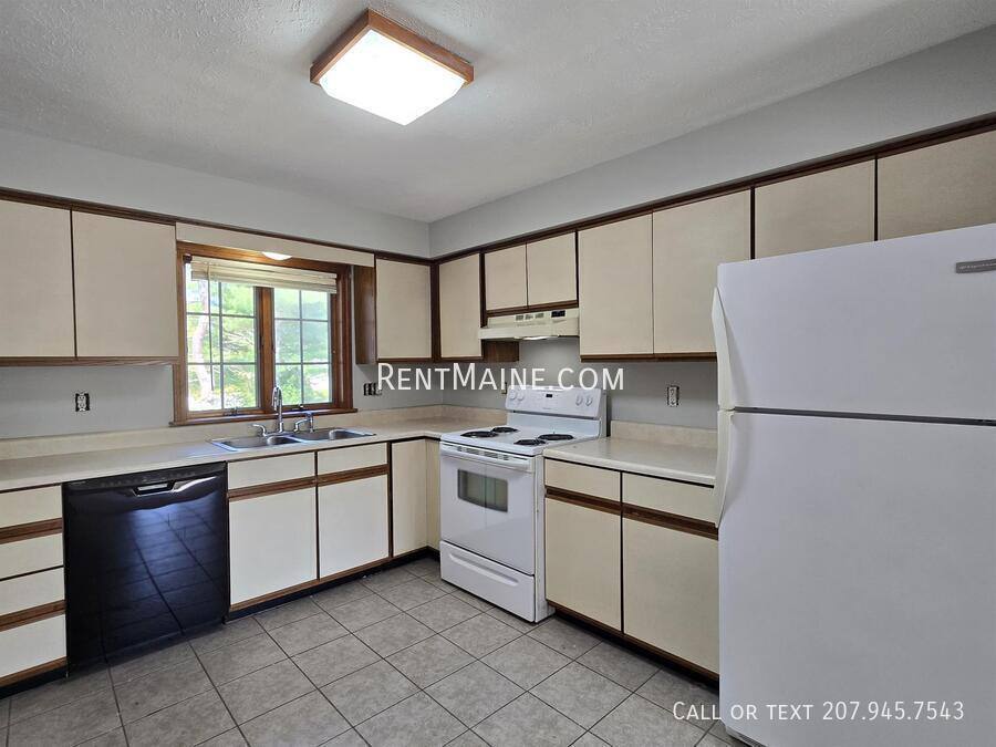 Apartment for rent at 7 Hartley St #4, Lewiston, ME 04240