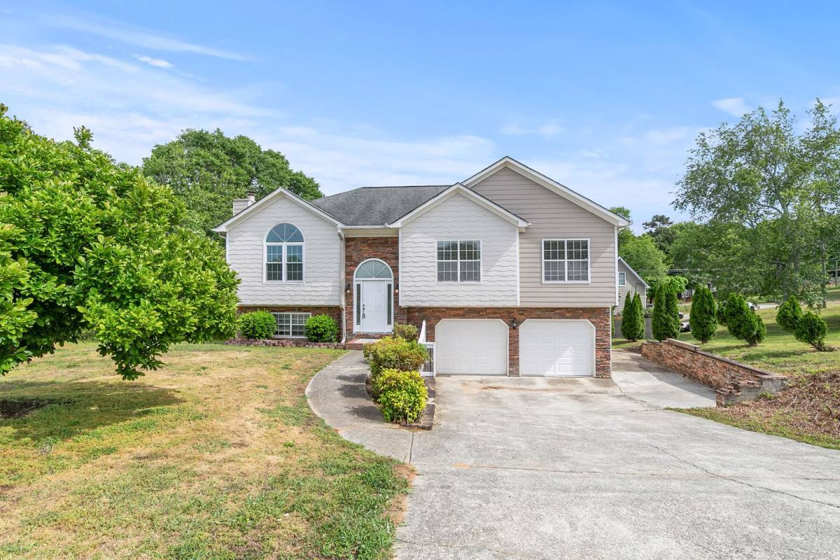 House for rent at 7187 Williams Rd, Flowery Branch, GA 30542