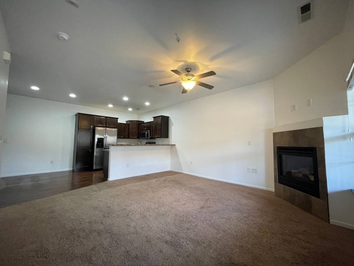 Townhouse for rent at 463 Cambria Dr, North Liberty, IA 52317