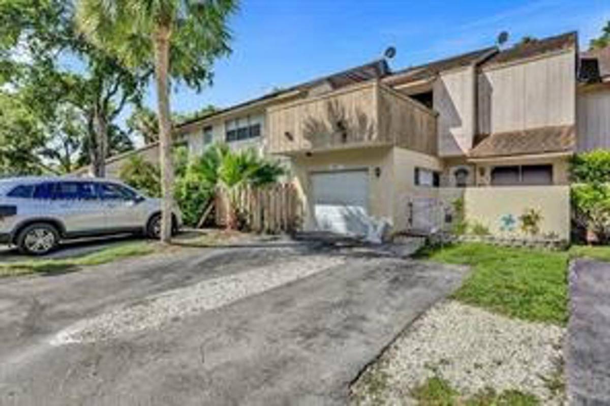 Townhouse for rent at 833 NW 81st Ave, Fort Lauderdale, FL 33324