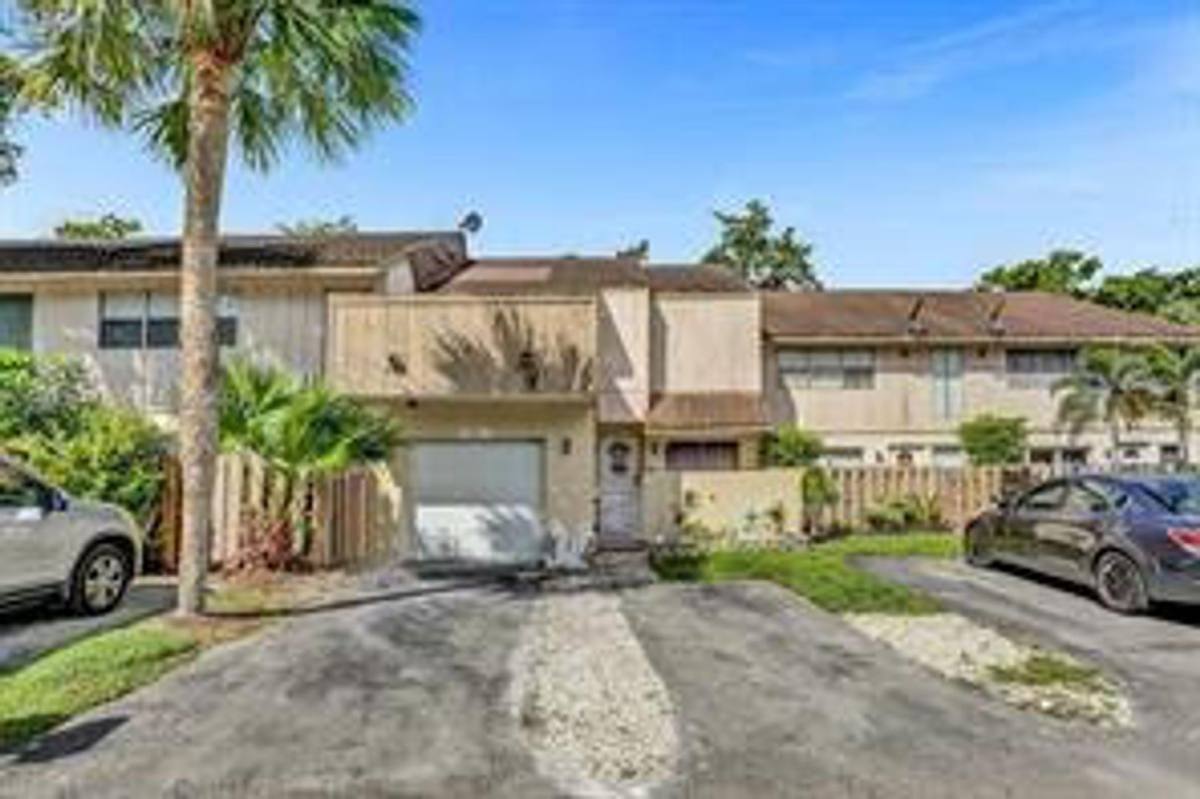 Townhouse for rent at 833 NW 81st Ave, Fort Lauderdale, FL 33324