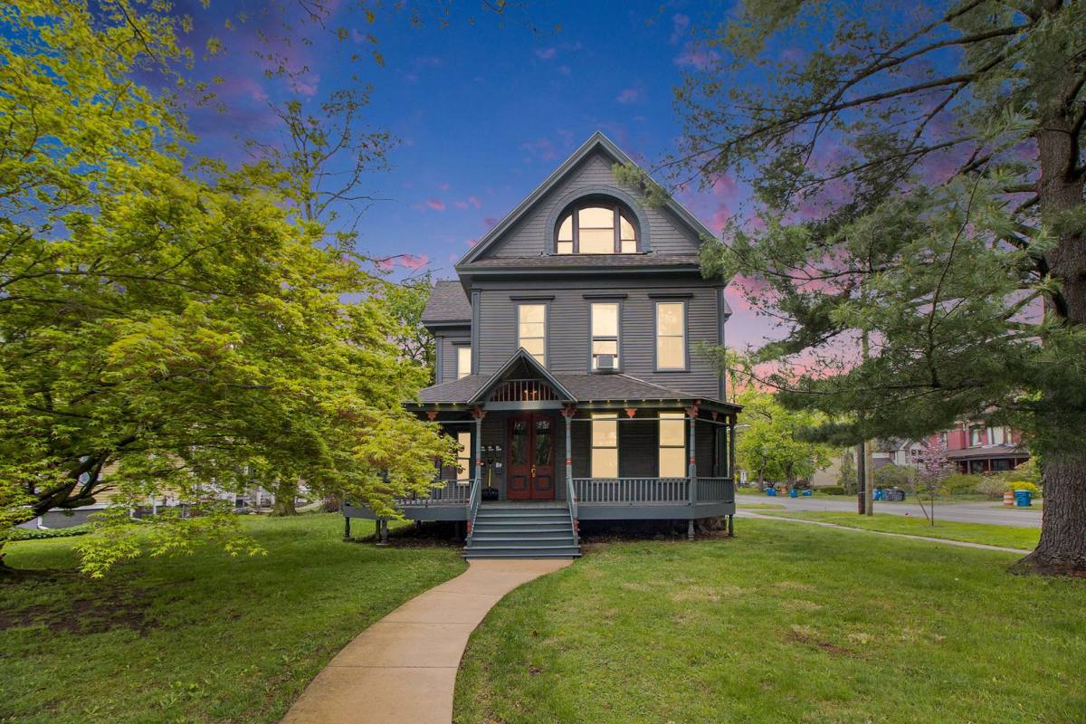 Apartment for rent at 323 Woodward Ave, Kalamazoo, MI 49007