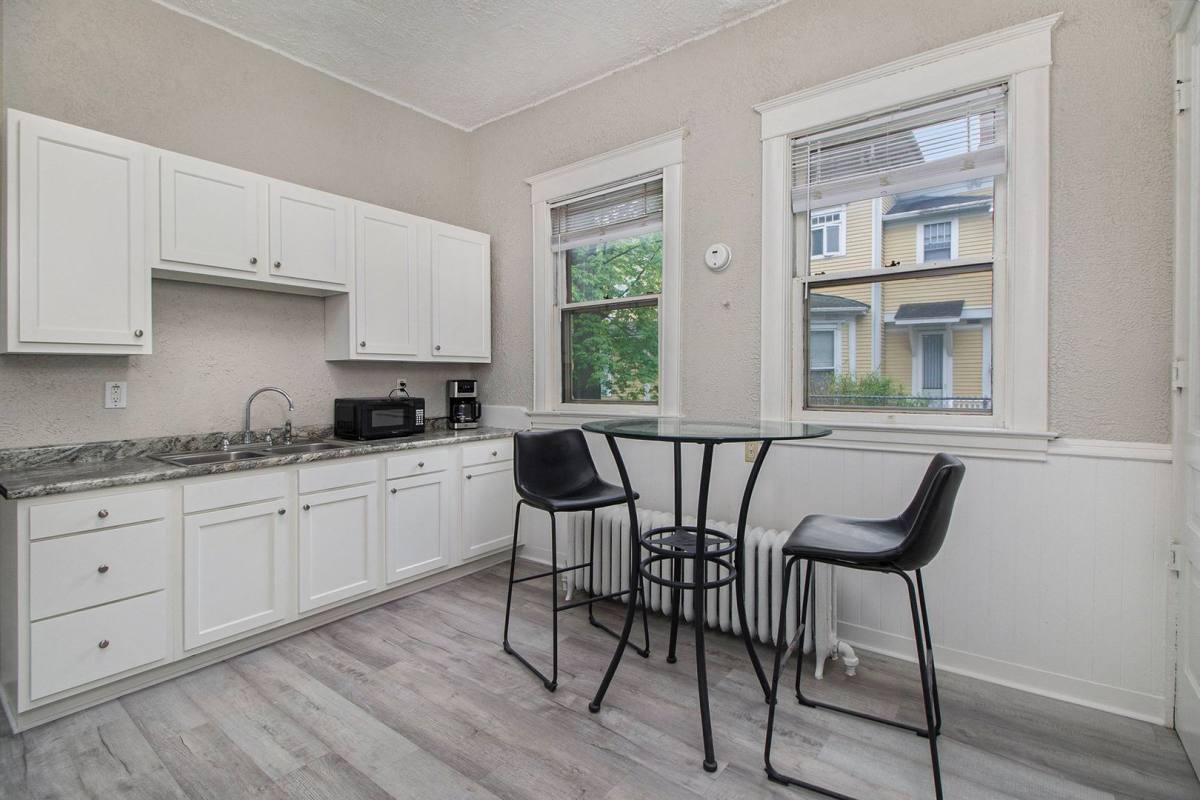 Apartment for rent at 323 Woodward Ave, Kalamazoo, MI 49007