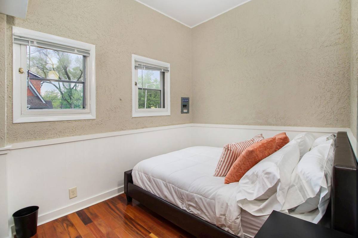 Apartment for rent at 323 Woodward Ave, Kalamazoo, MI 49007