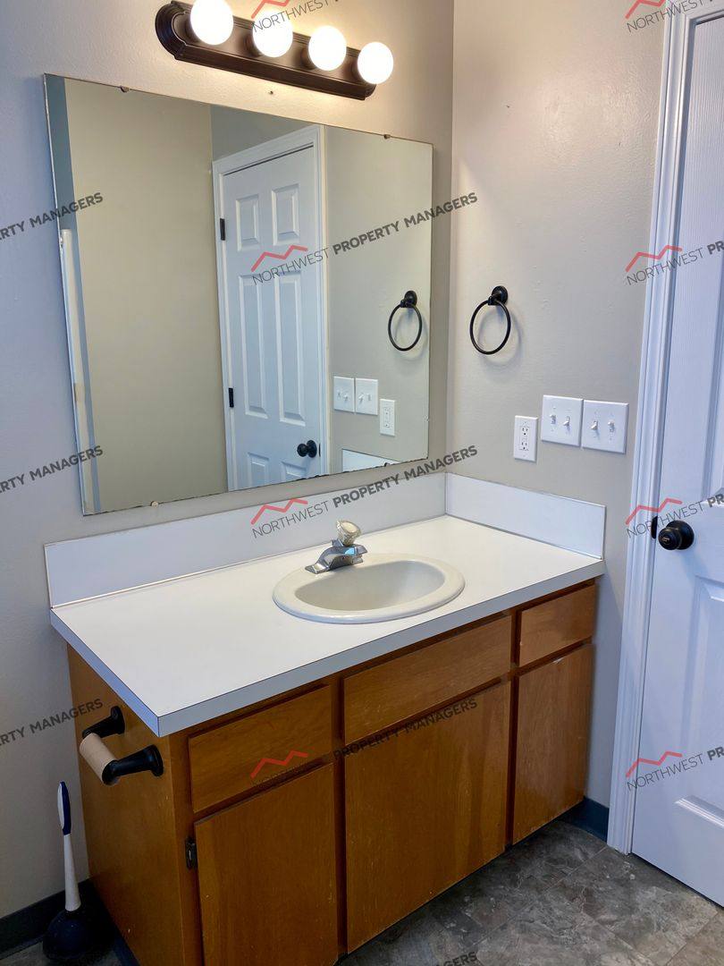 Apartment for rent at 405 NW Arden Ave, Winlock, WA 98596