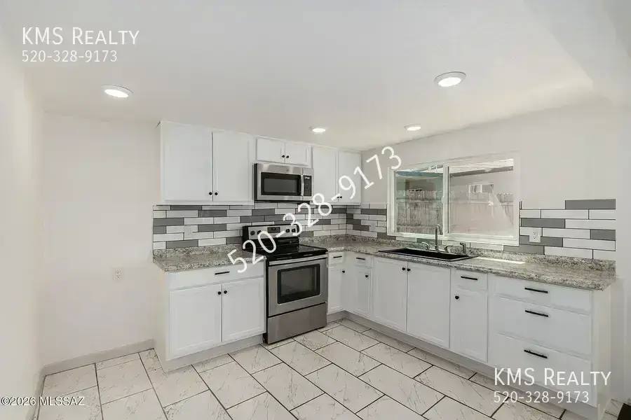 Townhouse for rent at 2429 E Cameron Vista, Tucson, AZ 85713