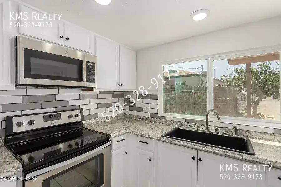 Townhouse for rent at 2429 E Cameron Vista, Tucson, AZ 85713