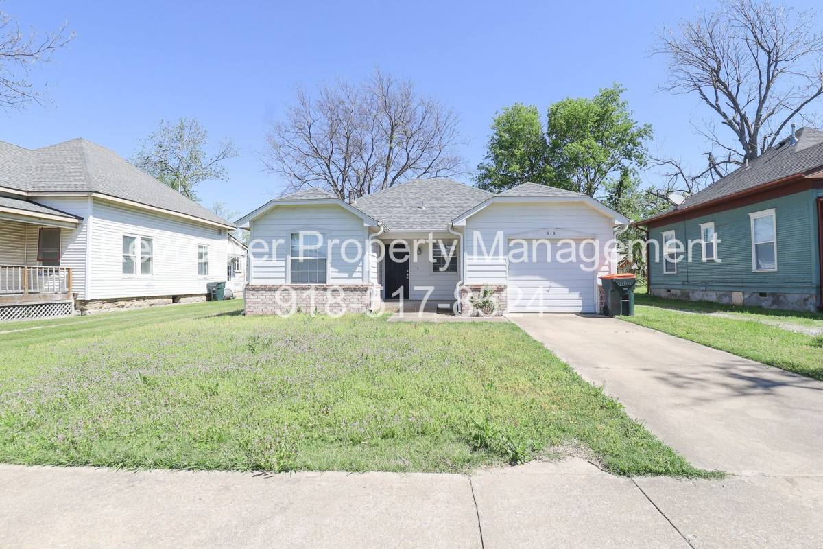House for rent at 318 E Will Roger Blvd, Claremore, OK 74017