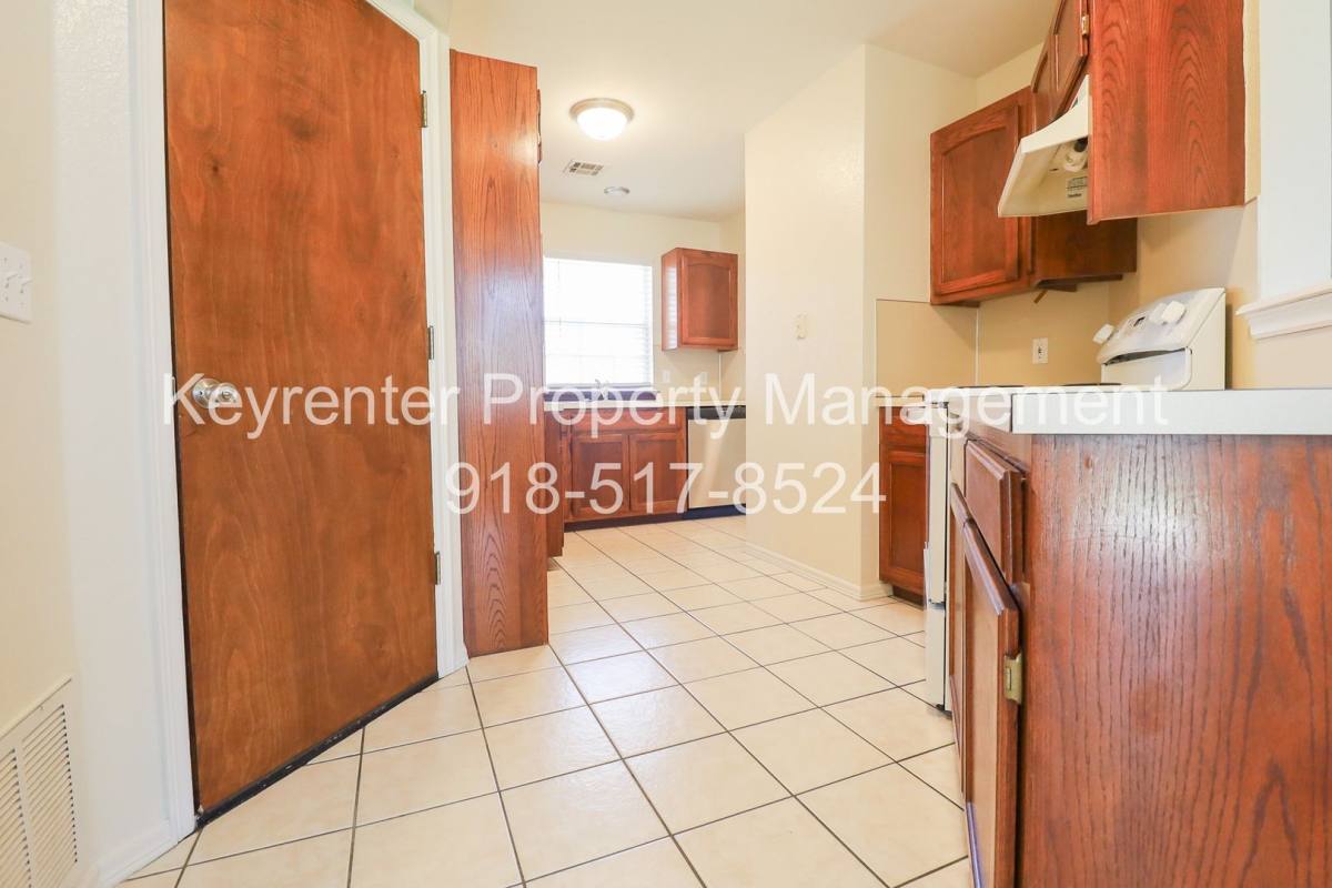 House for rent at 318 E Will Roger Blvd, Claremore, OK 74017