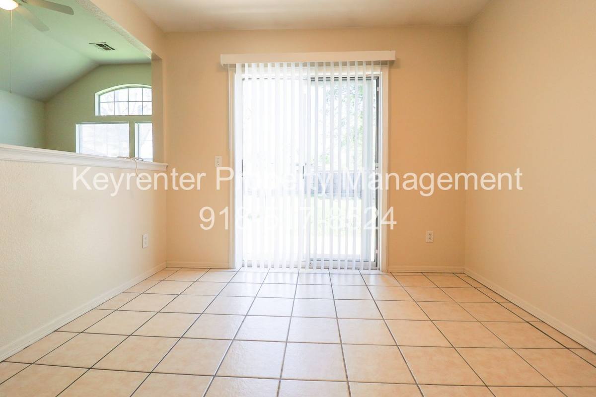House for rent at 318 E Will Roger Blvd, Claremore, OK 74017
