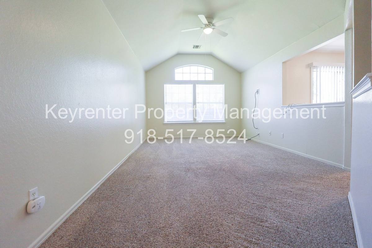 House for rent at 318 E Will Roger Blvd, Claremore, OK 74017