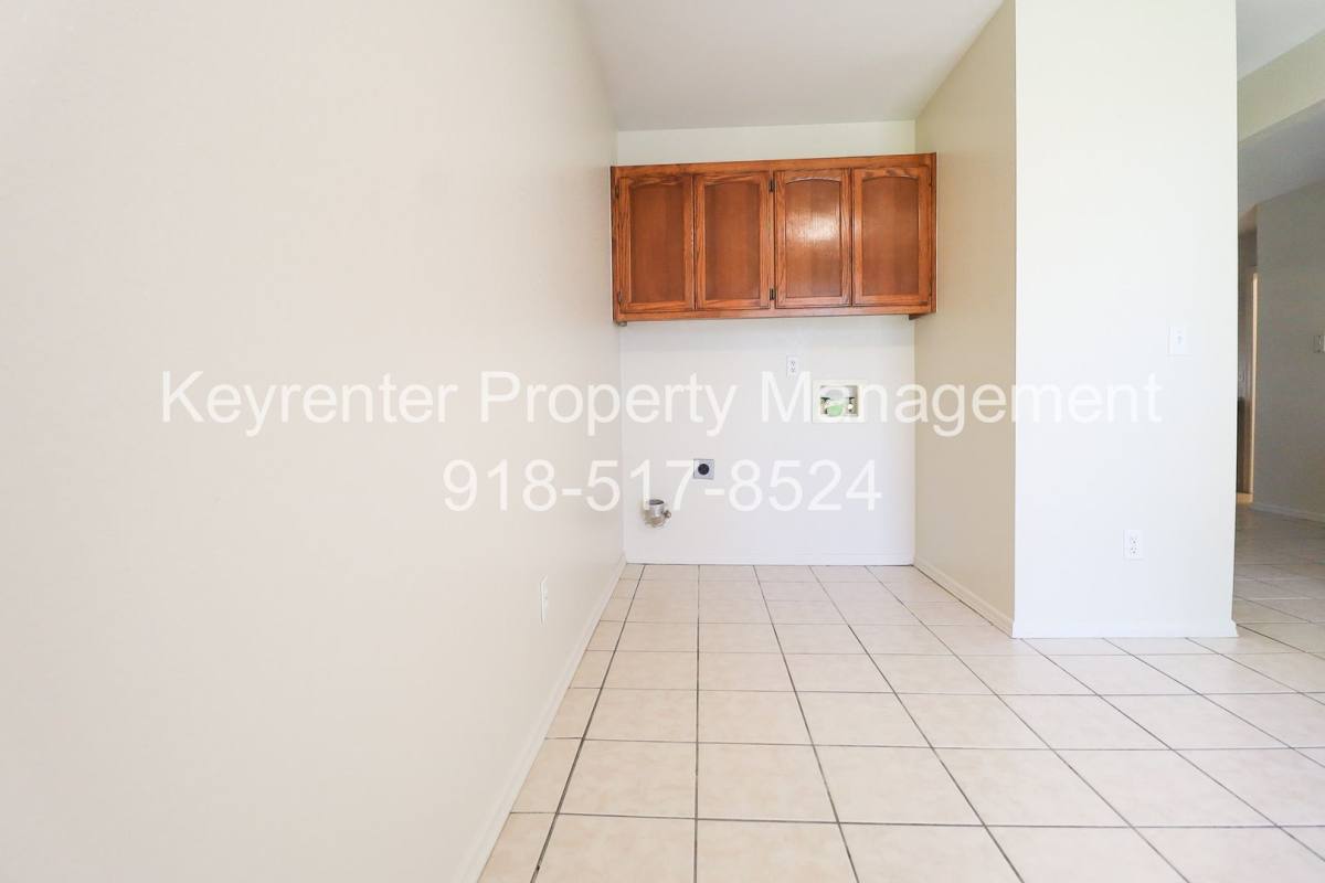 House for rent at 318 E Will Roger Blvd, Claremore, OK 74017
