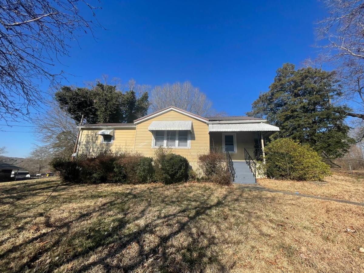 House for rent at 1620 2nd St SW, Hickory, NC 28602
