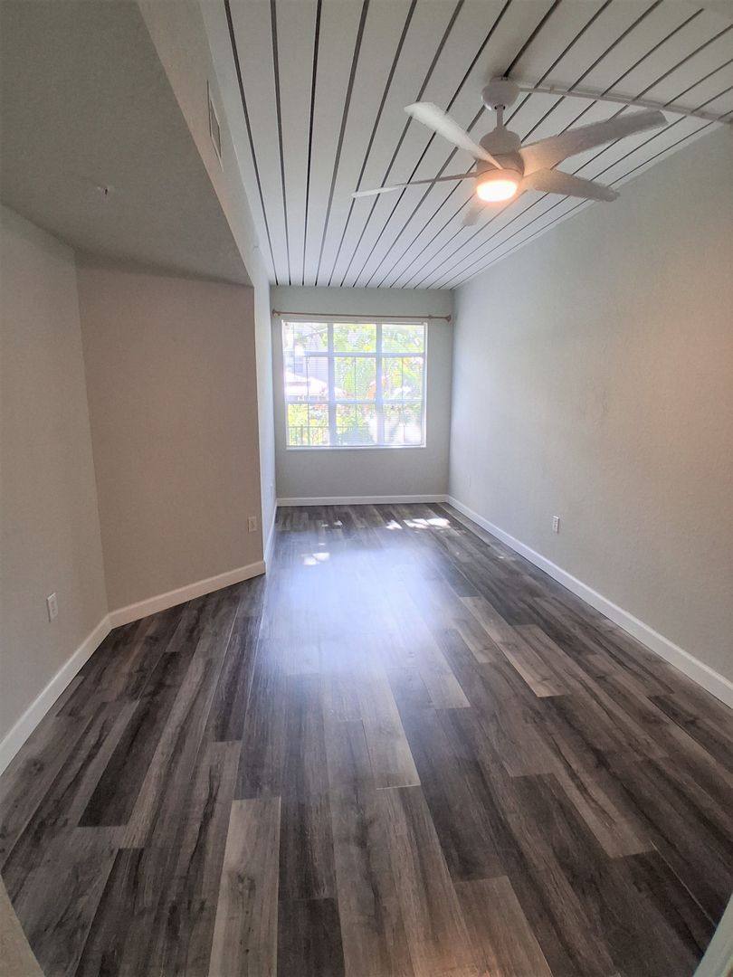 Condo for rent at 2402 W Azeele St, Tampa, FL 33609