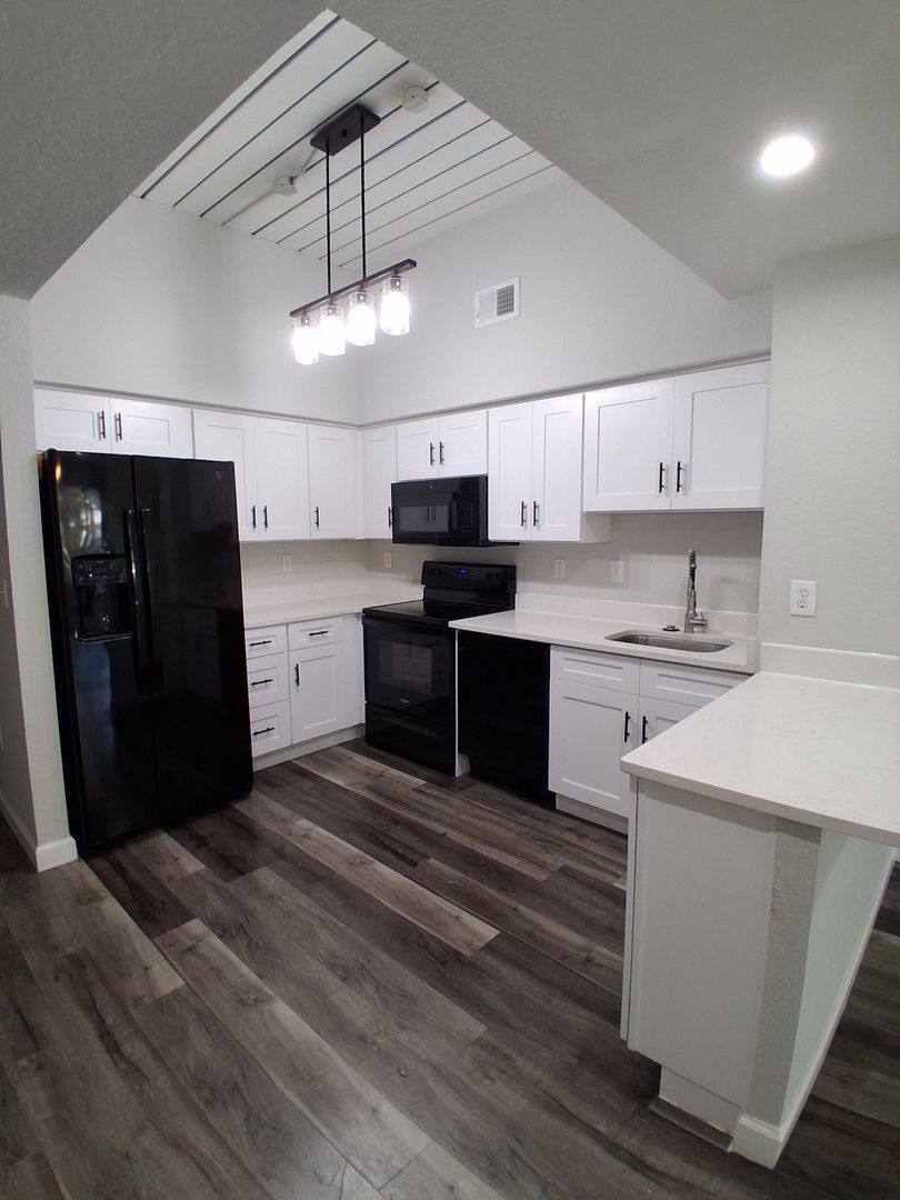 Condo for rent at 2402 W Azeele St, Tampa, FL 33609