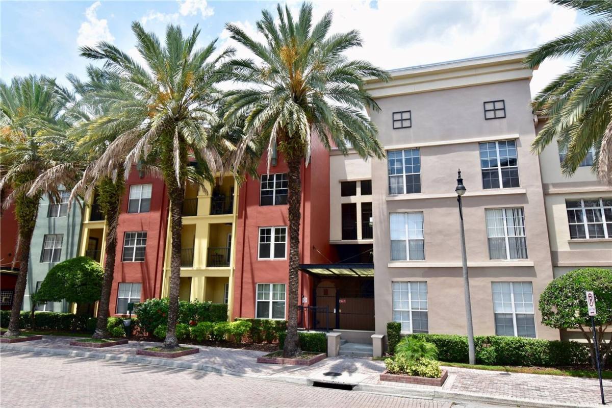 Condo for rent at 2402 W Azeele St, Tampa, FL 33609