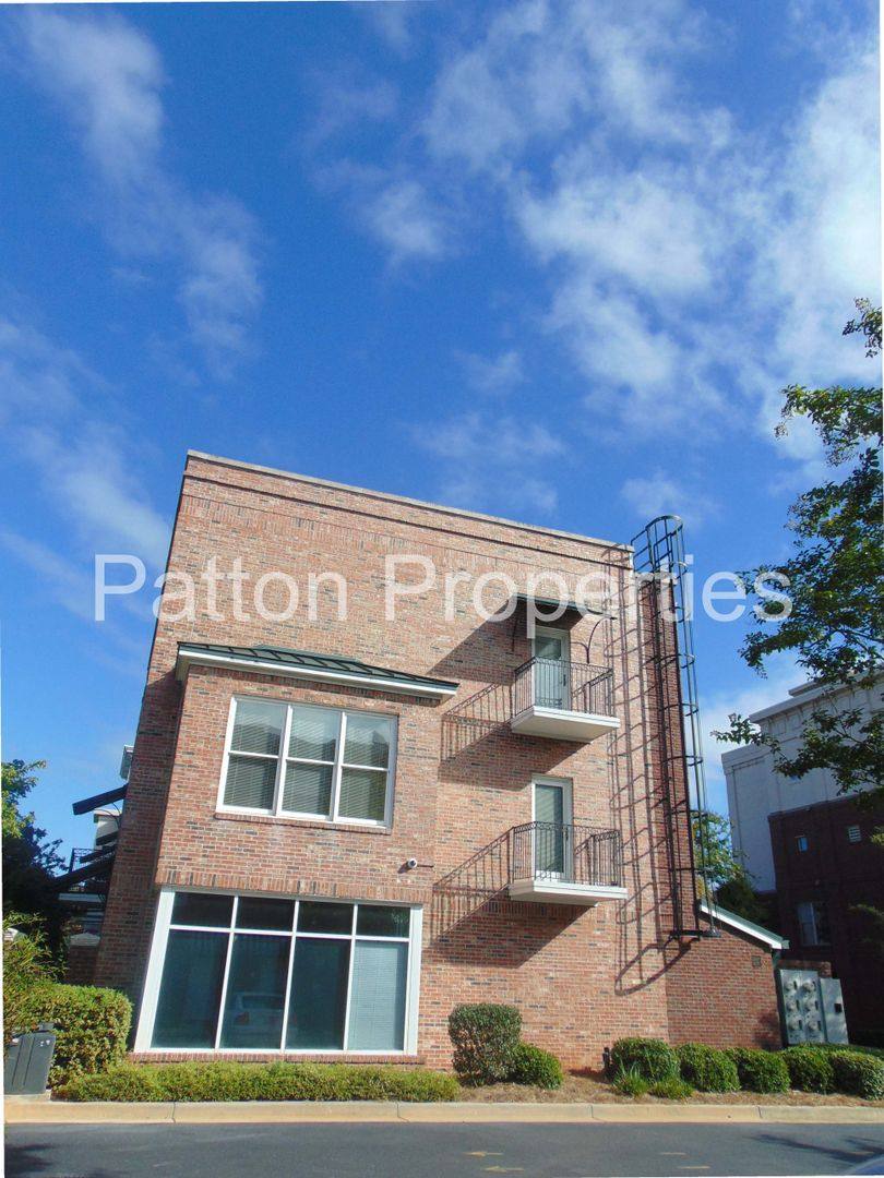 Apartment for rent at 1308 Pulaski St, Columbia, SC 29201
