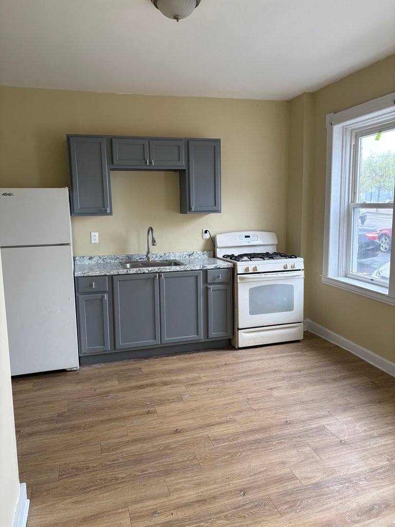 Apartment for rent at 25-27 Tilley St, New London, CT 06320