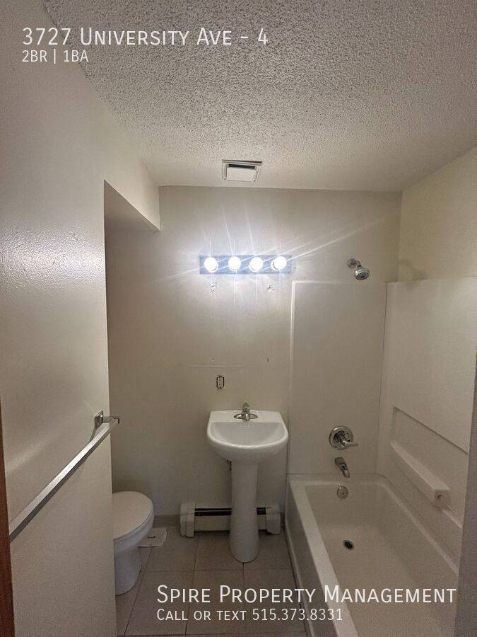 Apartment for rent at 3727 University Ave #4, Des Moines, IA 50311