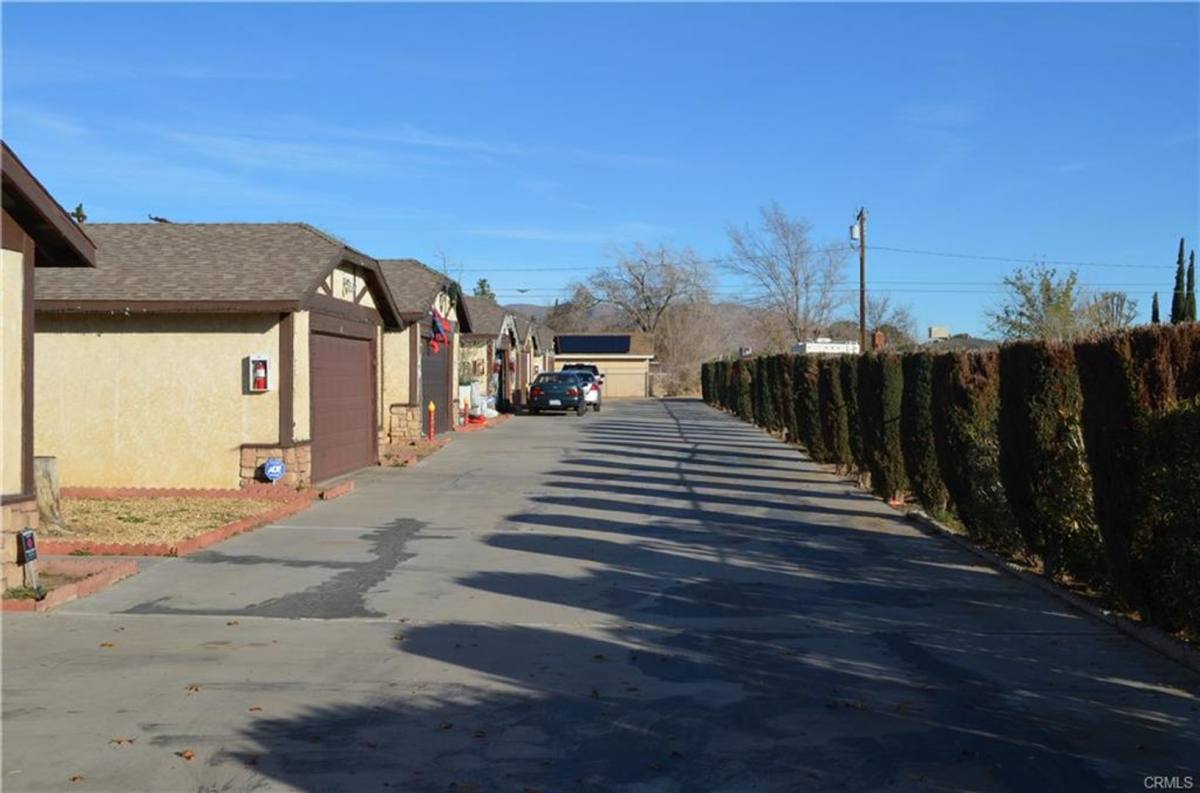 Apartment for rent at 13073 Navajo Rd, Apple Valley, CA 92308